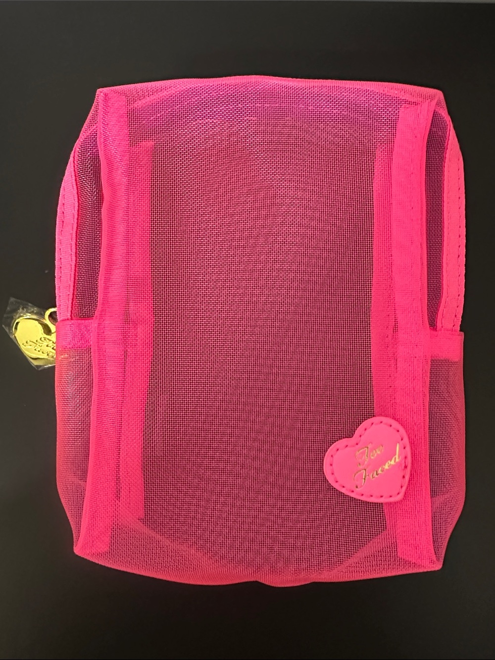 NWT Too Faced Neon Pink Mesh Cosmetic Pouch with Gold Heart Charm & Cosmetics - Picture 2 of 12